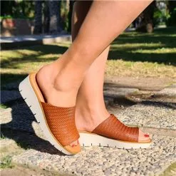 Zuecos Cuña Baja Mujer Piel Grabada Punta Abierta Plantilla Acolchada 22802 Cuero, De Blusandal -Venta de zapatos Tienda zuecos cuna baja mujer piel grabada punta abierta plantilla acolchada 22802 cuero de blusandal 3