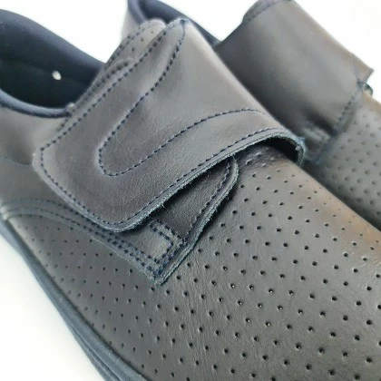 Zuecos Sanitarios Hombre Piel Perforada Cierre Velcro Anatómicos 293 Marino, De Percla 2 Zuecos Sanitarios Hombre Piel Perforada Cierre Velcro Anatómicos 293 Marino, De Percla - Imagen 2